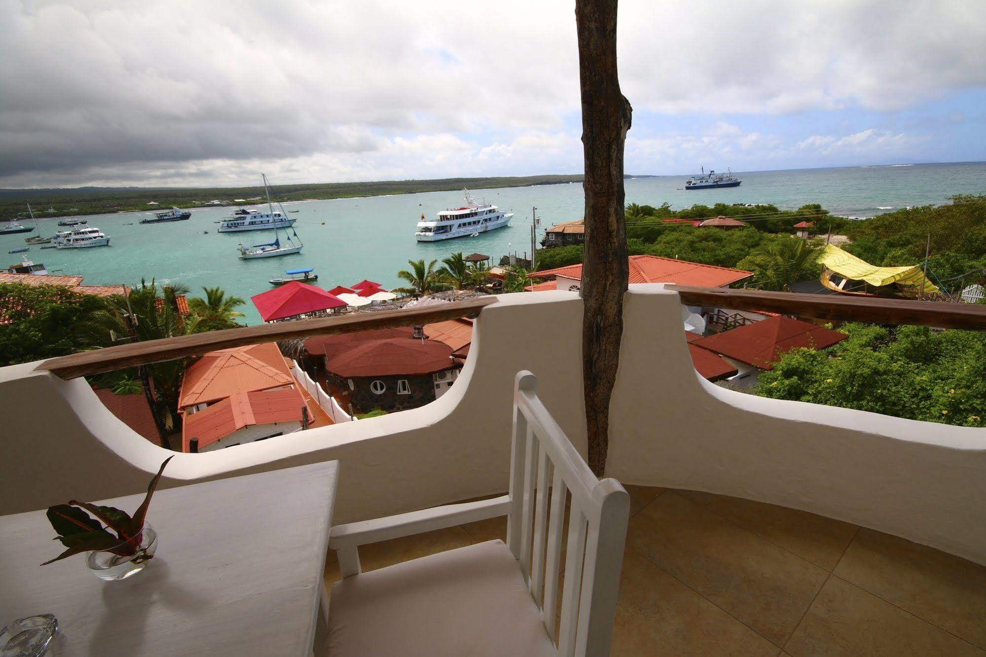 Hotel Angermeyer Waterfront Inn Puerto Ayora  Exterior photo